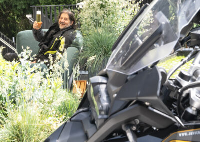 Günther, der Senior Chef ist Motorradguide aus Leidenschaft. Er führt die Gäste durch die Region und einmal die Woche zum Sonnenafugang auf den Großglockner.