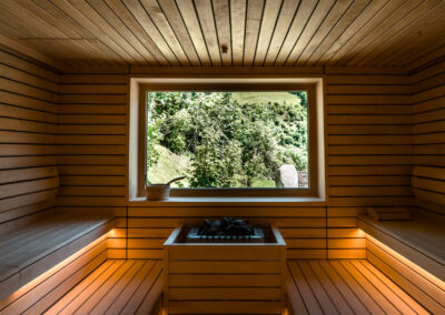 Sauna im Haus Jausern, Hotelsauna, finnische Sauna mit Ausblick genießen, Bergsommer