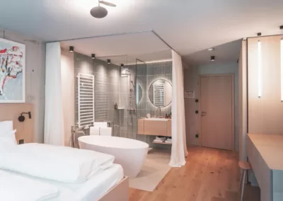 Zimmer Avantgardist, Design, Entspannung, Beton und Holz, Bergsommer, Badezimmer Design, Zeit zu zweit
