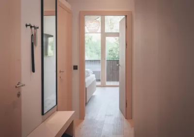 Zimmer Freiraum hoch 2, Design, Entspannung, Beton und Holz, Bergsommer, Familienzimmer, Rooftop