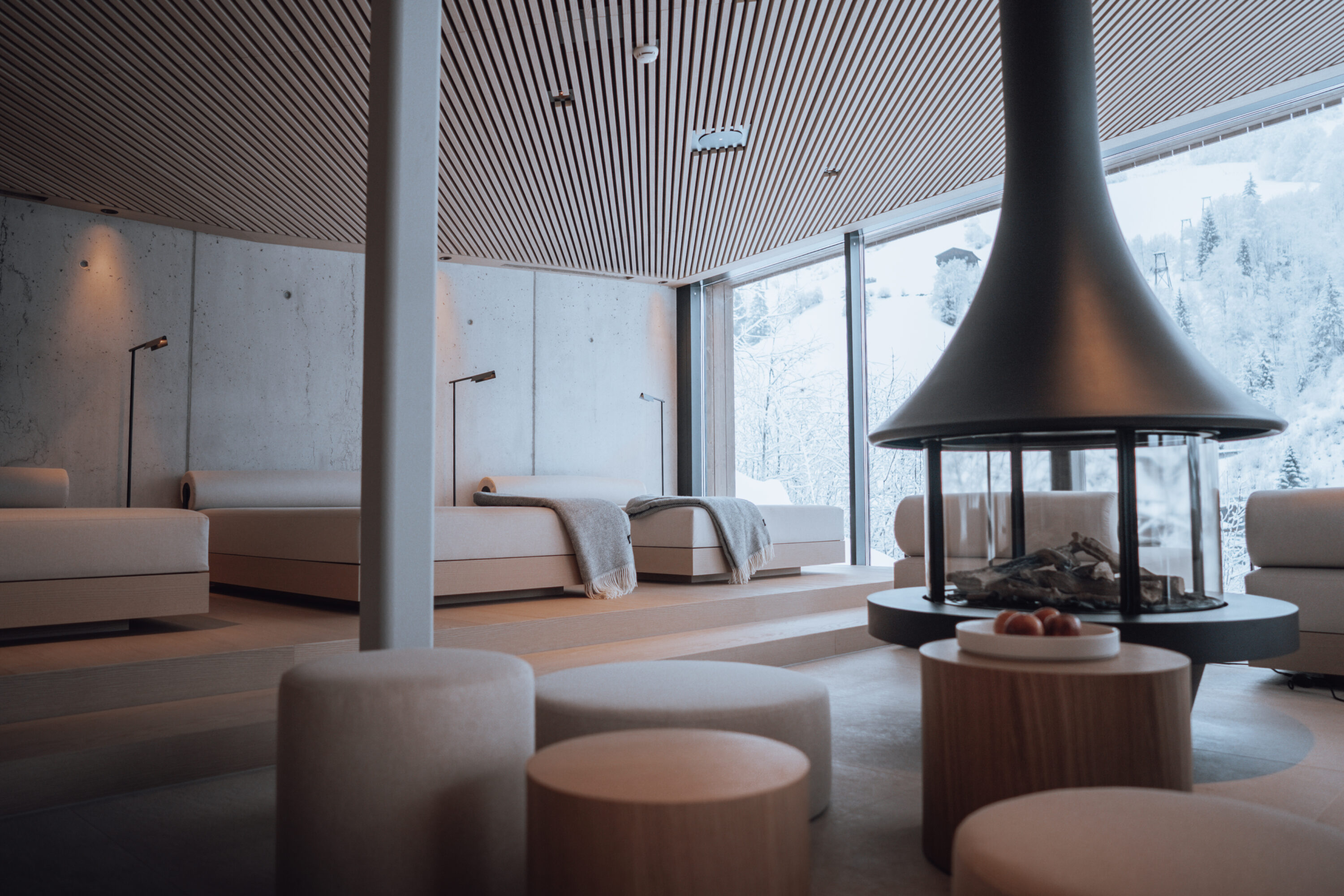 Wellness_Ruheraum_Hotel_HausJausern Ruheraum, Winter, Ausblick in die Natur, Genießen und entspannen, Haus Jausern erleben