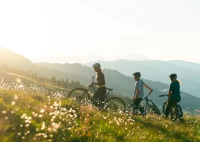 Radfahren im größten Bikeparadies Österreichs. Nutze die gratis Jockercard um die Gipfel zu genießen und entspanne im Hotel Haus Jausern in Saalbach