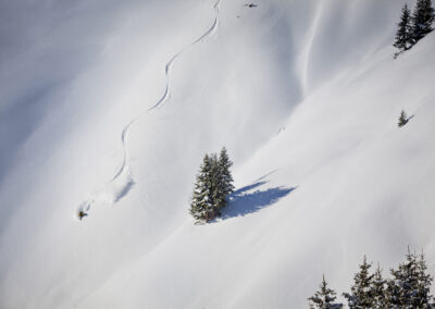 Freeriding and skiing in powder snow the ski resort Saalbach Hinterglemm Leogang Fieberbrunn has the right thing for everyone. The new design hotel Haus Jausern offers the perfect starting point, directly on the ski slope.