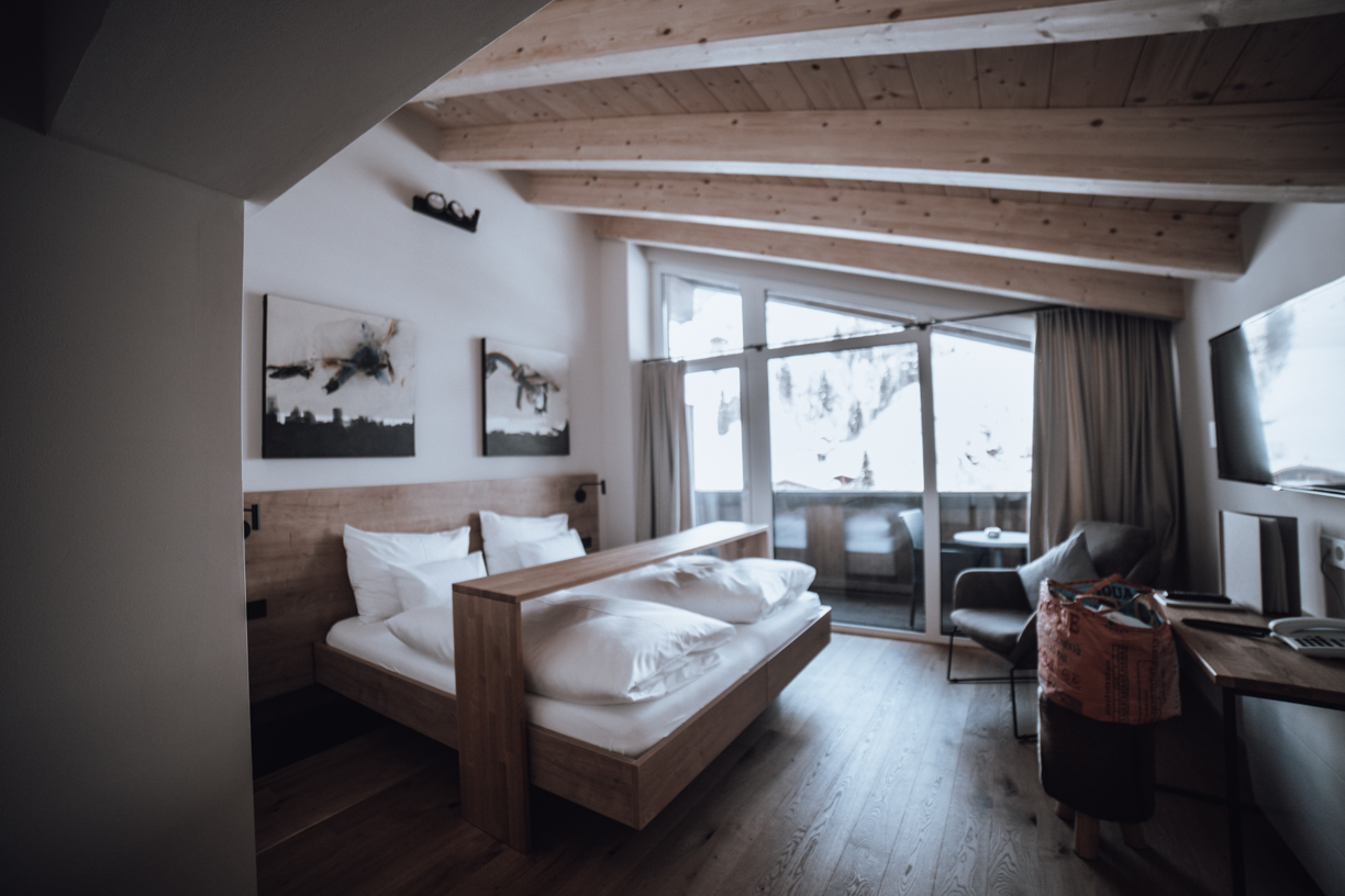 Design Hotelzimmer, Freigeist, Zimmer mit Ausblick, Kunst, Winterurlaub in den Bergen