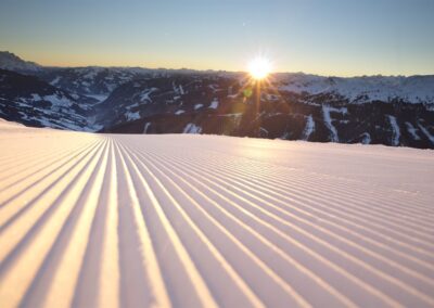 Sonnenskilauf im Skicircus Saalbach Hinterglemm Leogang Fieberbrunn, Skifahren