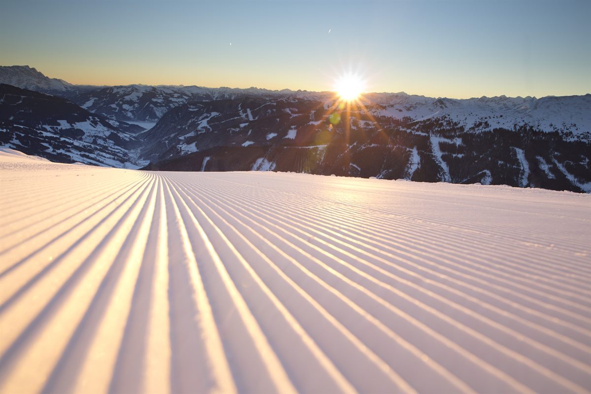 Sonnenskilauf im Skicircus Saalbach Hinterglemm Leogang Fieberbrunn, Skifahren