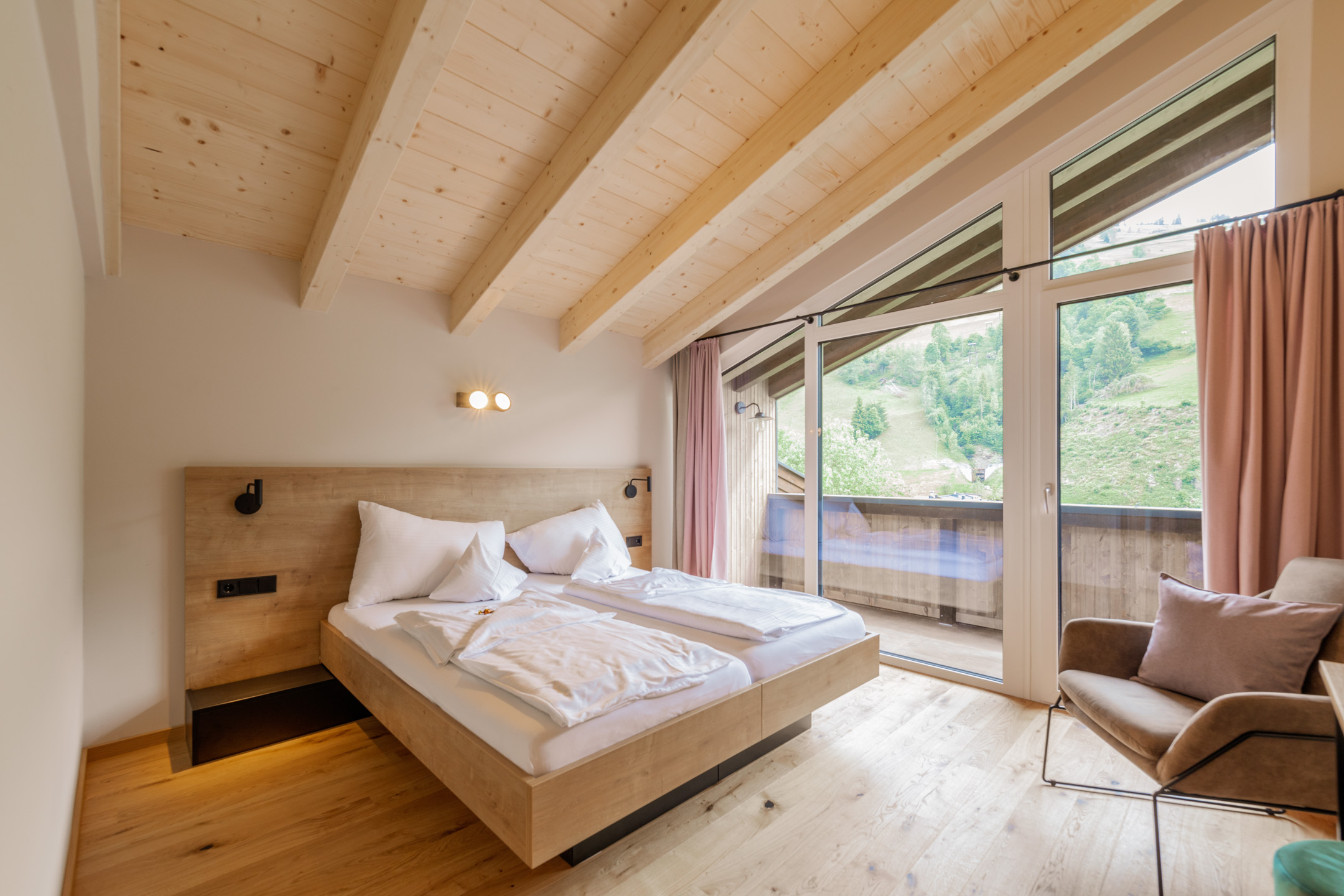 Design Hotelzimmer, Freigeist, Zimmer mit Ausblick, Kunst, Winterurlaub in den Bergen