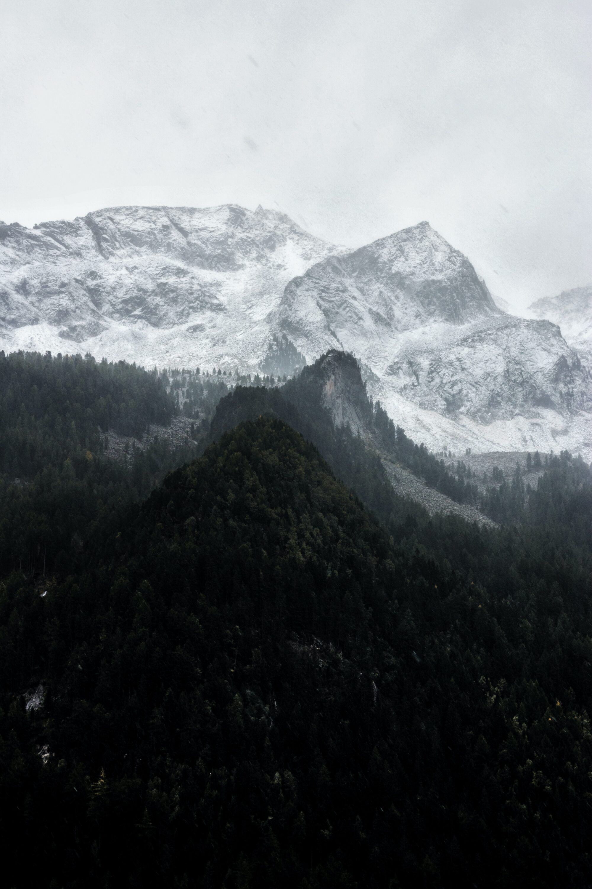 eberhard-grossgasteiger-gw_ir3O3JRM-unsplash Gipfelblick, das Haus Jausern in Saalbach.