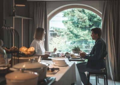 Genieße den Start in den Tag mit einem abwechslungsreichen Frühstück vom Buffet, frisch und nachhaltig, Hotel Haus Jausern
