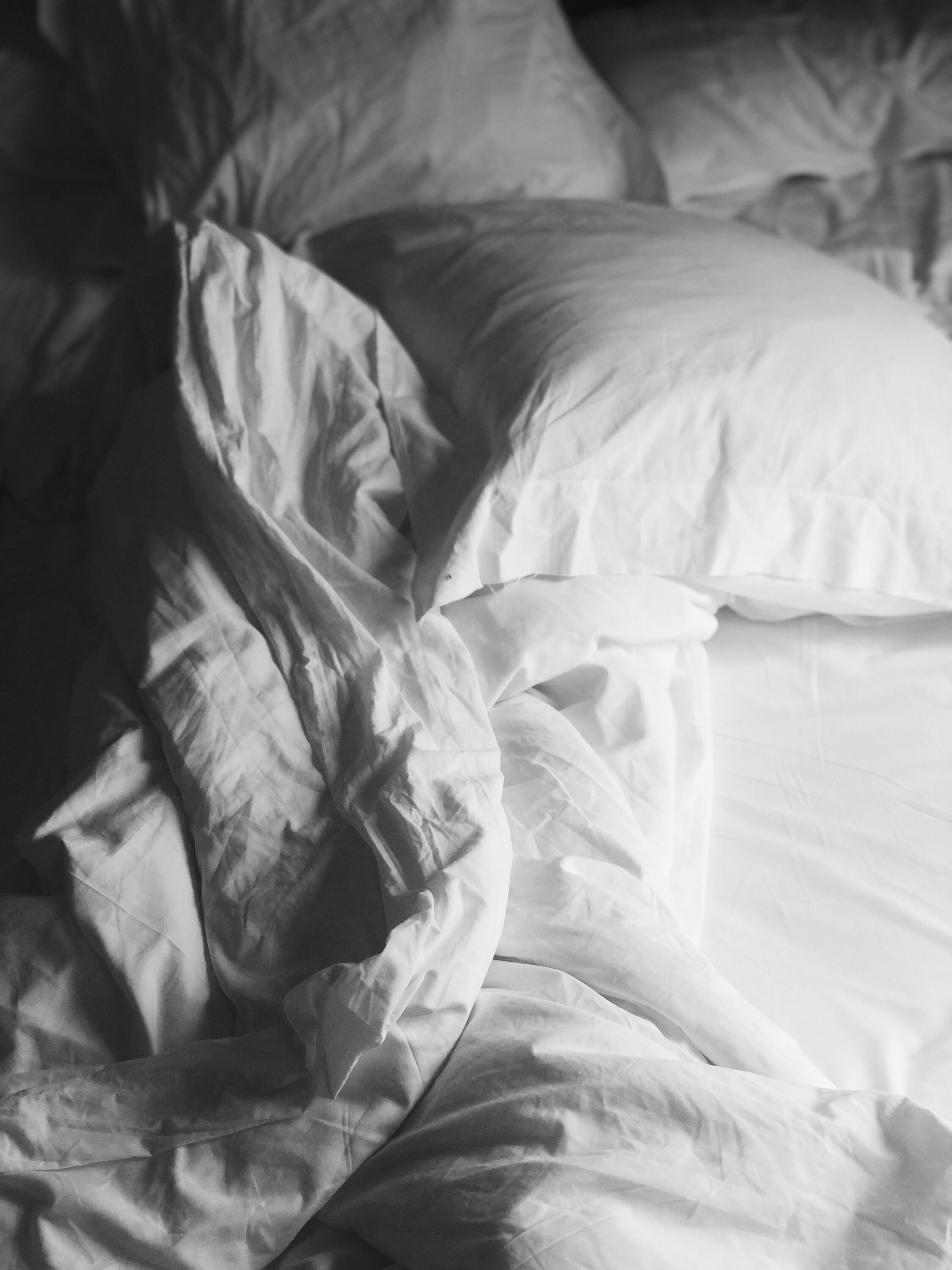 paula-campos-Zf8mxi8sqTo-unsplash Fallen lassen natürliche, nachhaltige Daunen Decken für den perfekten Schlaf im Design Hotel Haus Jausern in Saalbach