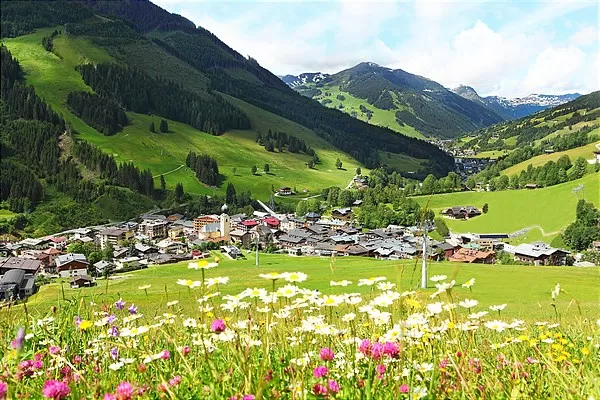 Frühling in Saalbach, Sommer in Saalbach, Pfingsten in den Bergen, Auszeit zu zweit, Familienurlaub