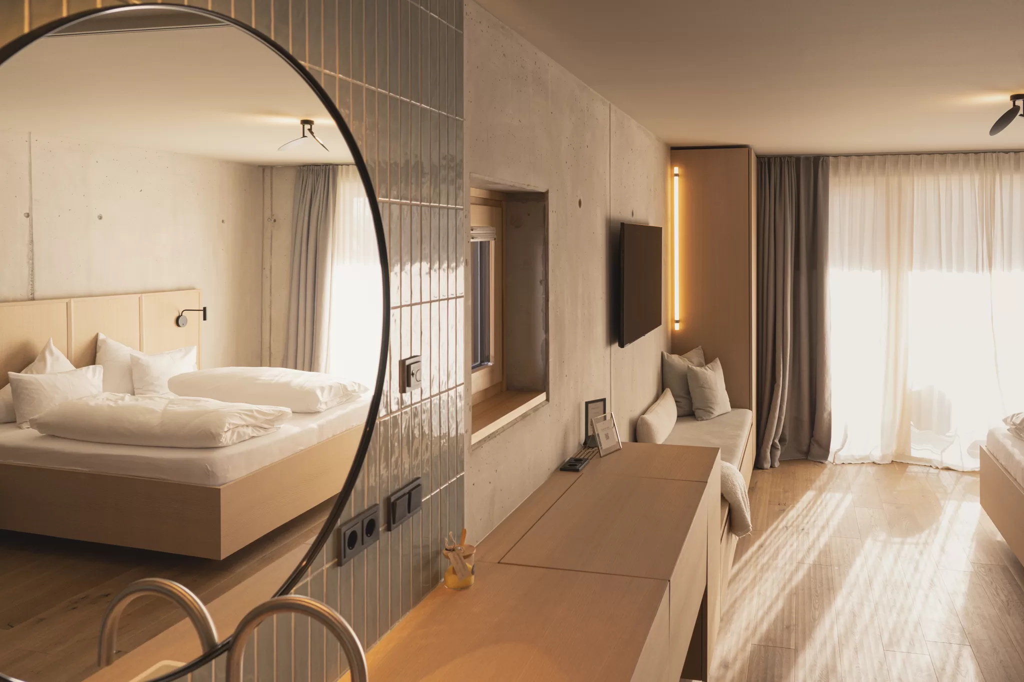 Design Hotelzimmer, Avantgardist, Zimmer mit Ausblick, Kunst, Winterurlaub in den Bergen, Design Badezimmer
